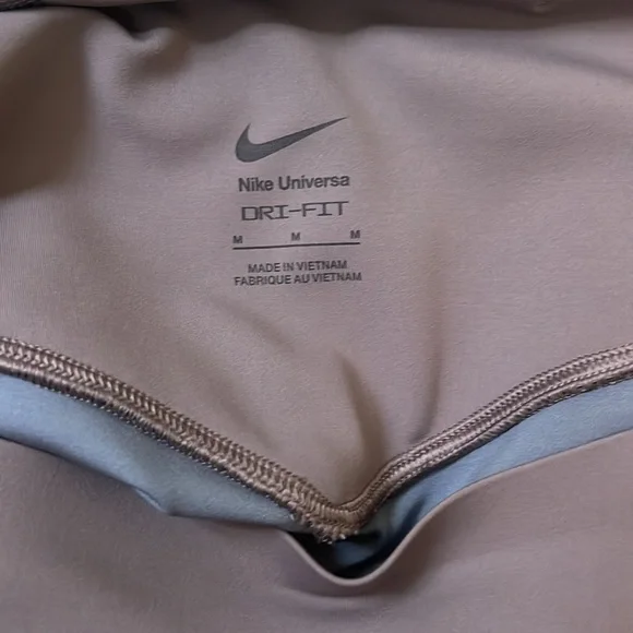 Nike Universa Medium-Support High-Waisted 5 Biker Training Shorts with Pocket - Picture 5 of 6